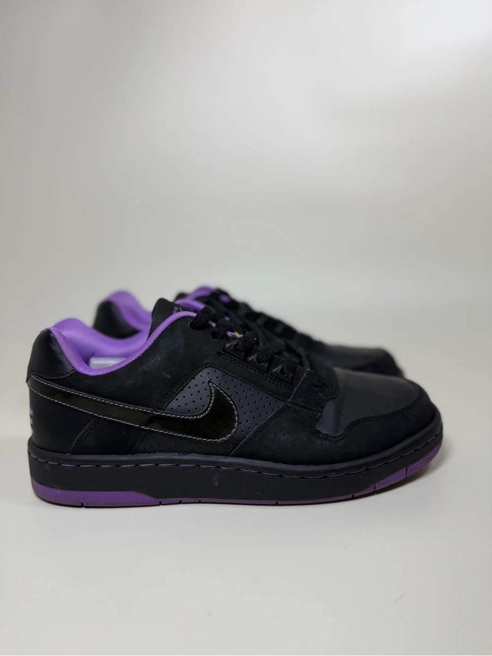 Nike Black Purple Low Top Sneakers Youth 7Y